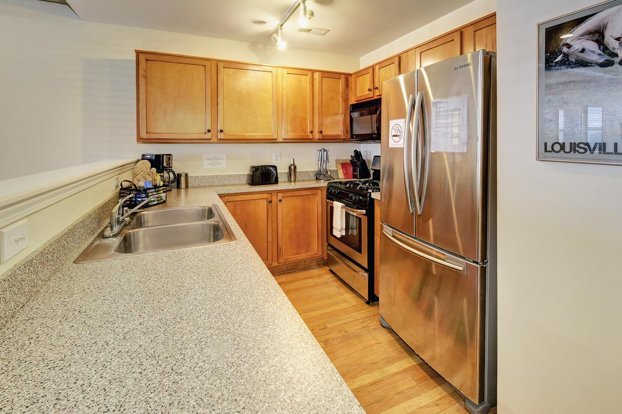 Restaurant Row Townhouse 2 King Bedrooms Луїсвілл Екстер'єр фото