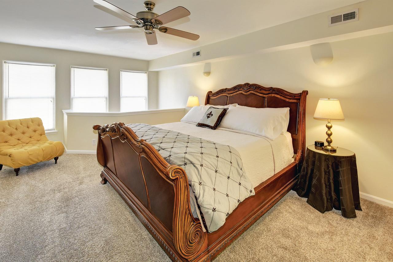 Restaurant Row Townhouse 2 King Bedrooms Луїсвілл Екстер'єр фото