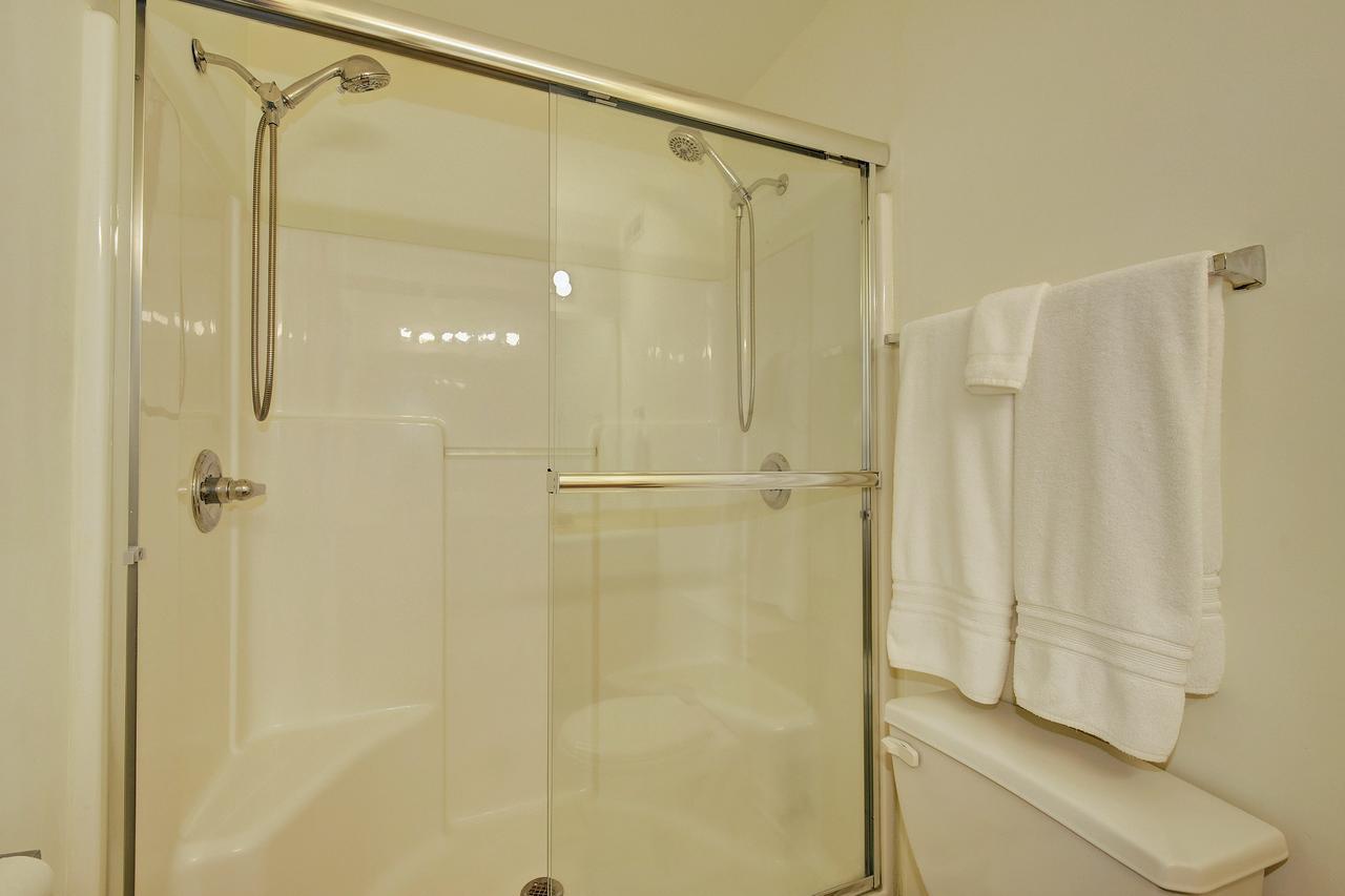 Restaurant Row Townhouse 2 King Bedrooms Луїсвілл Екстер'єр фото