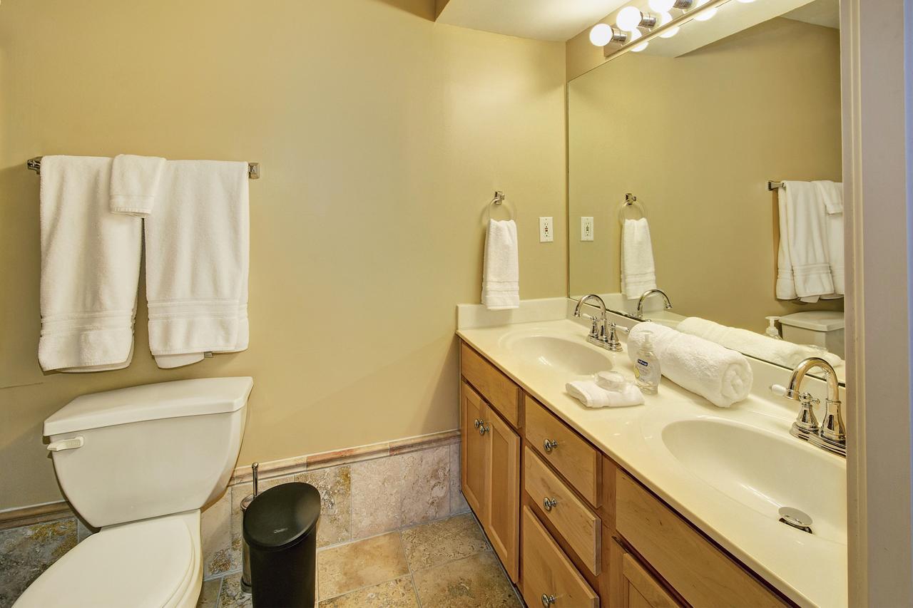 Restaurant Row Townhouse 2 King Bedrooms Луїсвілл Екстер'єр фото